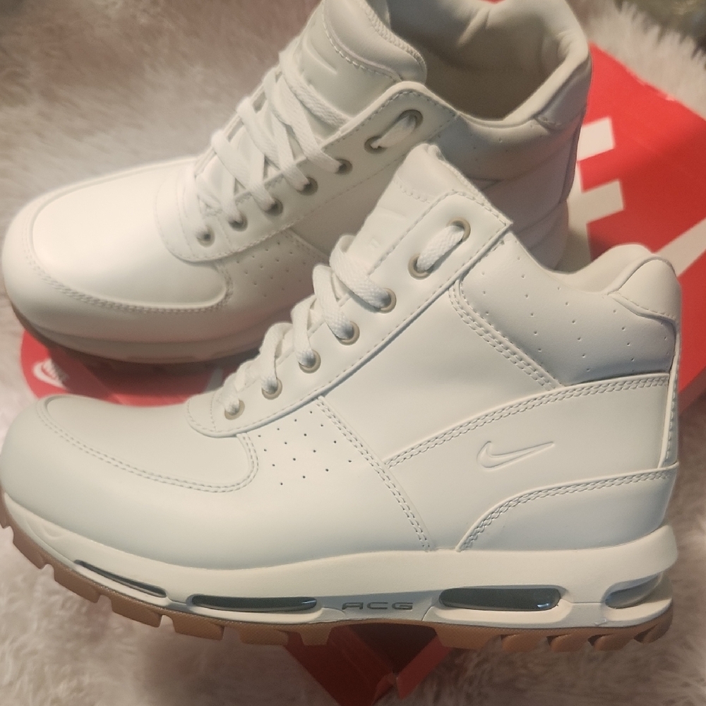 Nike Men’s White Air Max Goadome